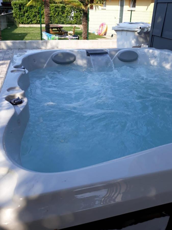 Villa Cisa Con Yacuzzi Lignano Sabbiadoro Eksteriør bilde